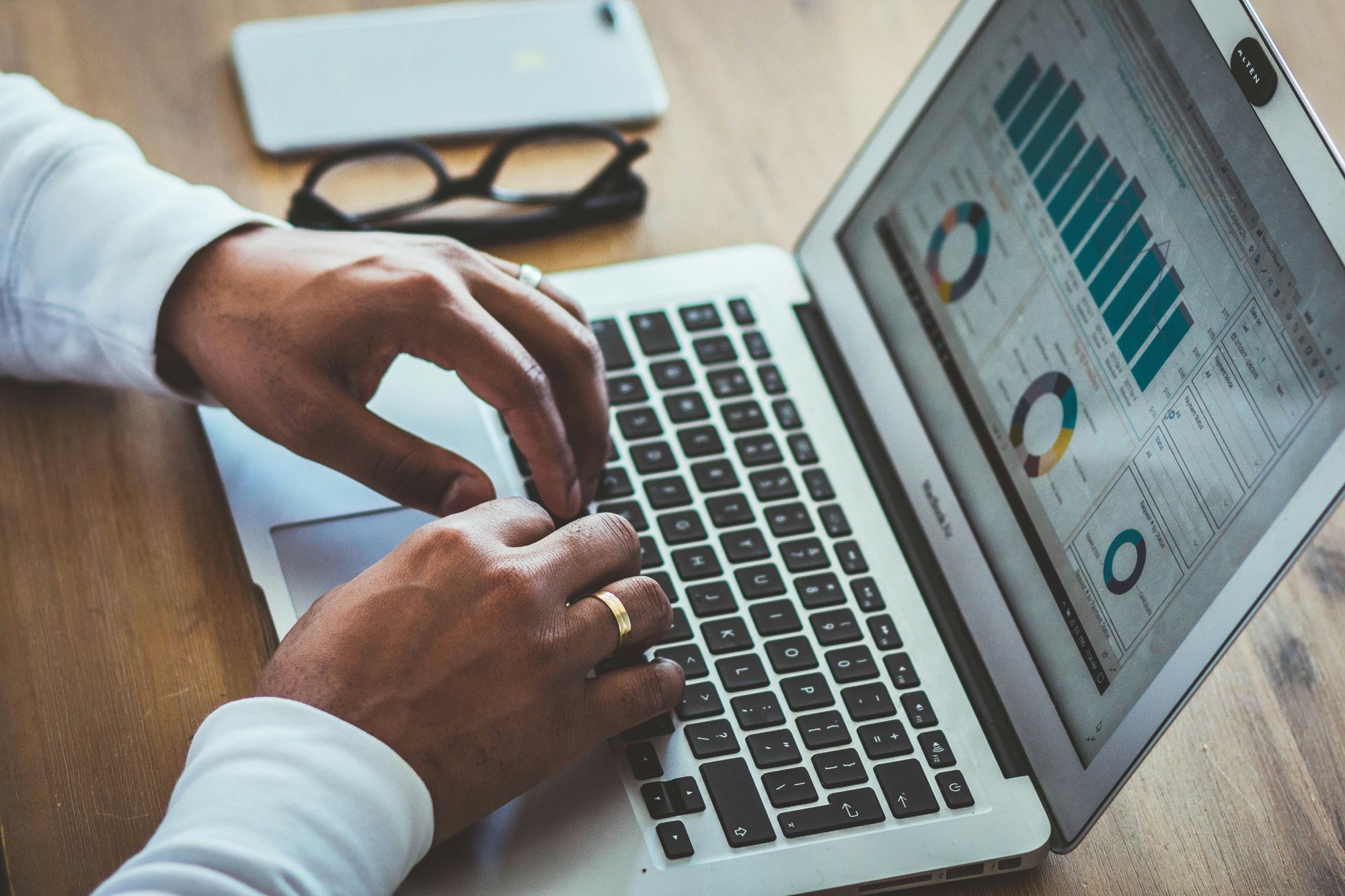 Ordinateur portable avec analyse de statistiques 