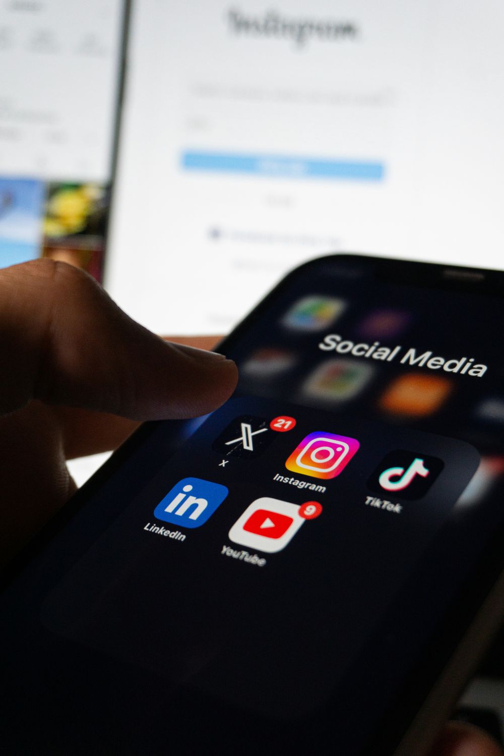 Smartphone avec les différentes applications...